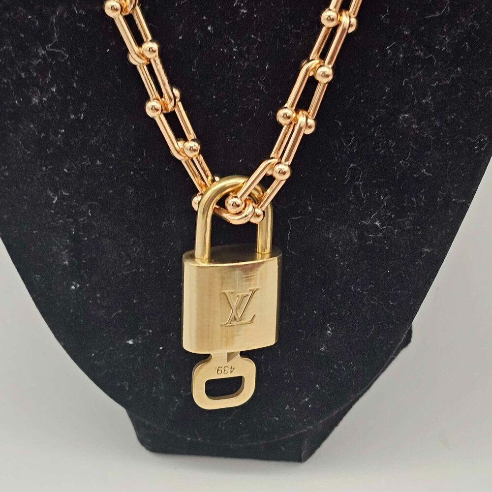 Authentic Louis Vuitton Lock & Key with Unbranded Gold Plated Horseshoe Necklace - Picture 5 of 11